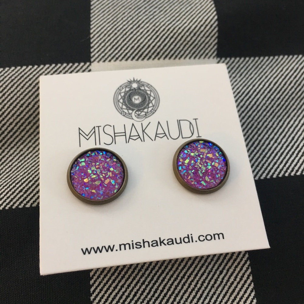 Never worn. Beautiful druzzy post earrings.